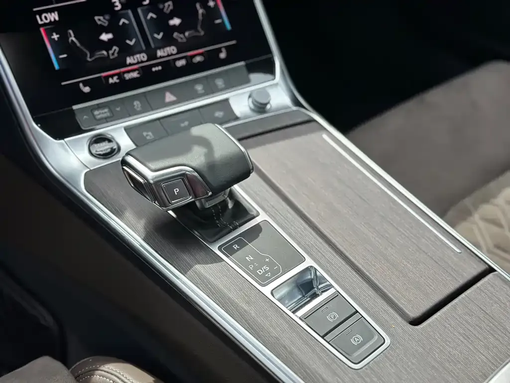 Audi A7L — фото 8