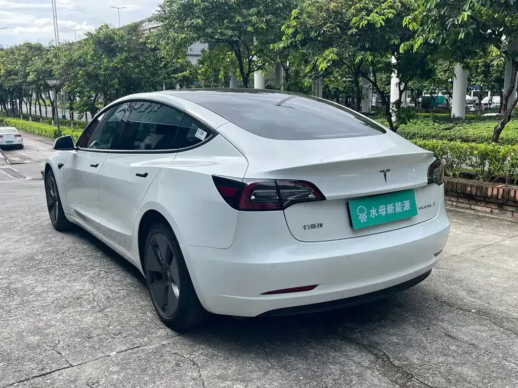 Tesla Model 3 — фото 10
