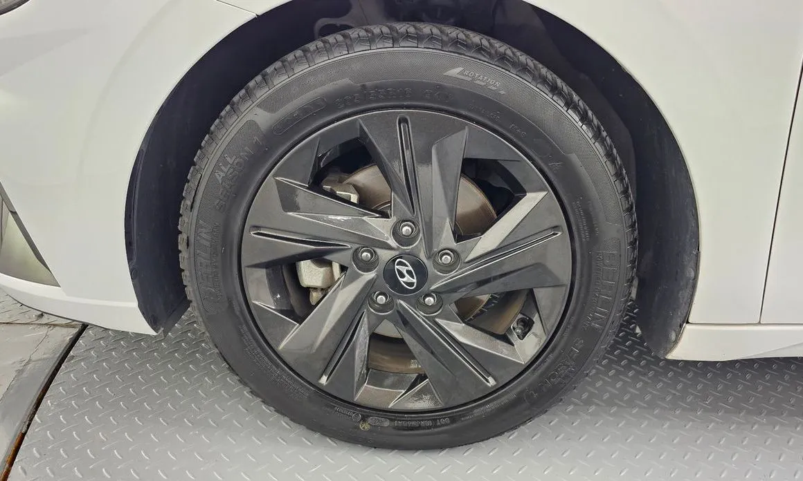 Hyundai AVANTE — фото 4