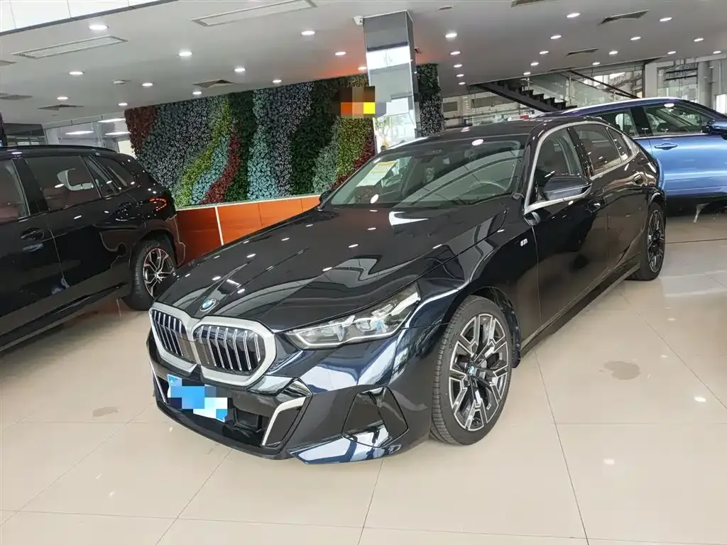 BMW 5 Series — фото 1