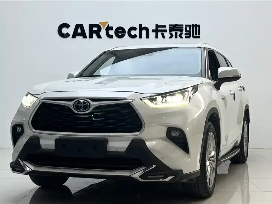 Toyota Highlander — фото 1