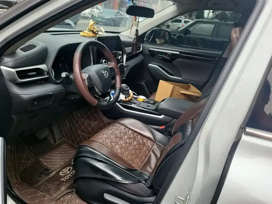 Toyota Highlander — фото 10