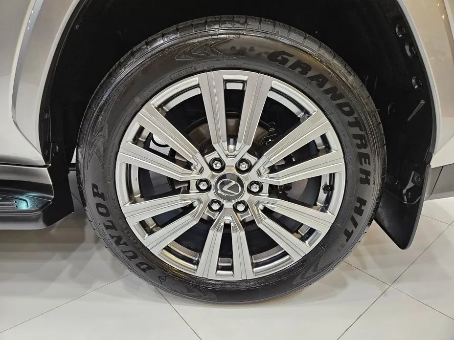 Lexus LX — фото 10