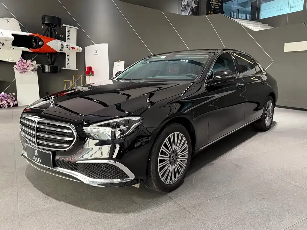 Mercedes-Benz E-Class — фото 1