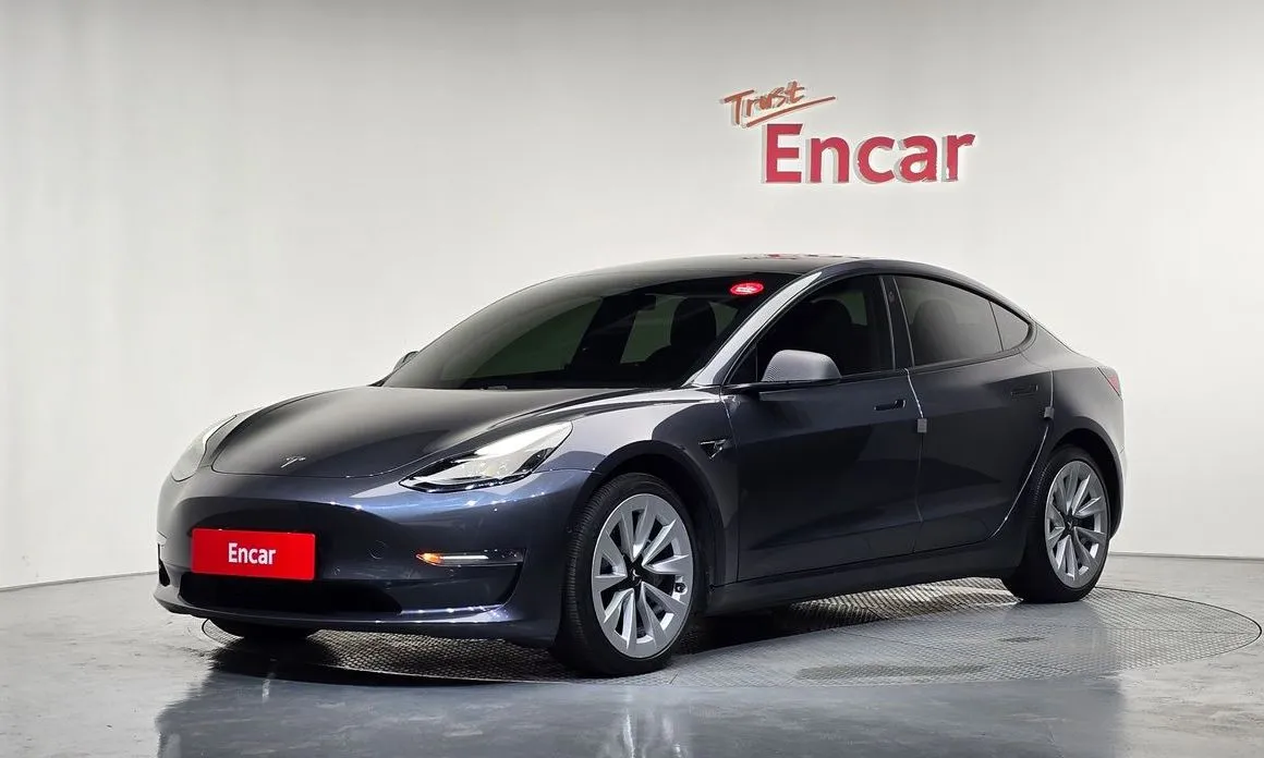 Tesla Model 3 — фото 1