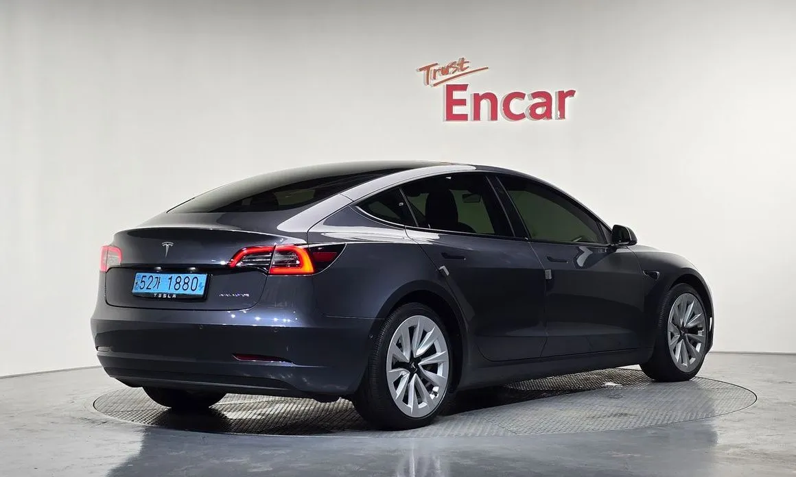 Tesla Model 3 — фото 5