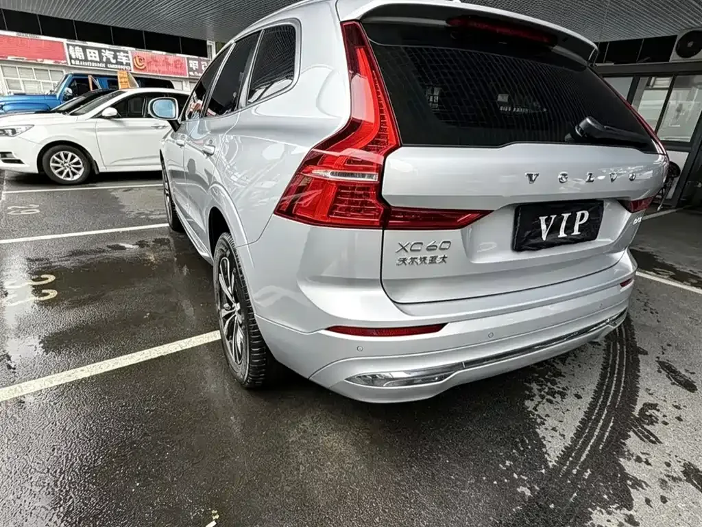Volvo XC60 — фото 6