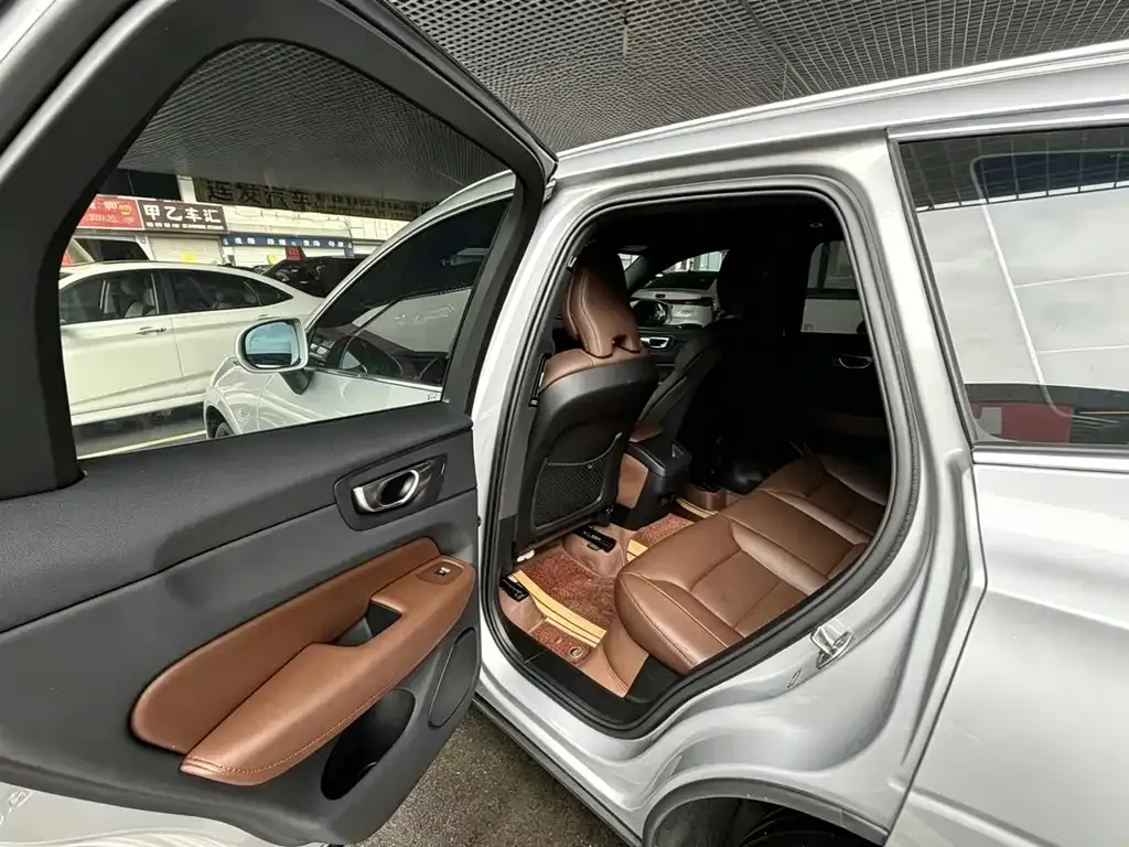 Volvo XC60 — фото 2