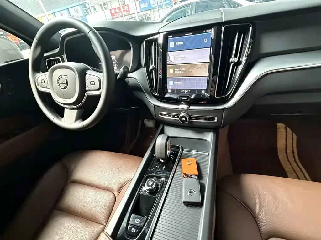 Volvo XC60 — фото 4