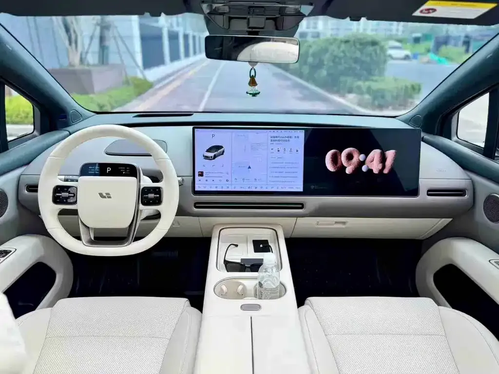 Li Auto i6 — фото 4