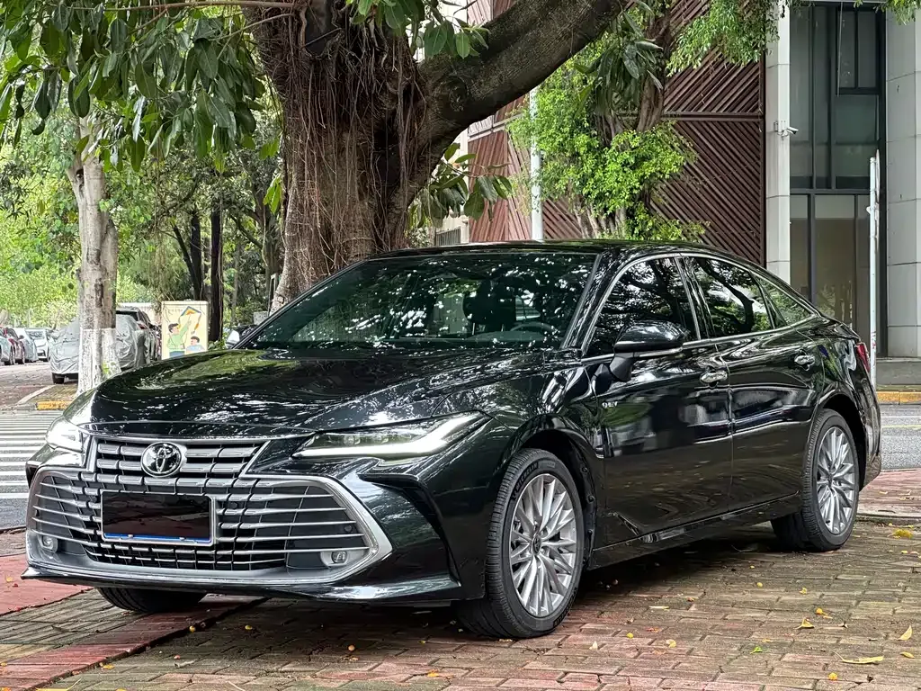 Toyota Avalon — фото 1