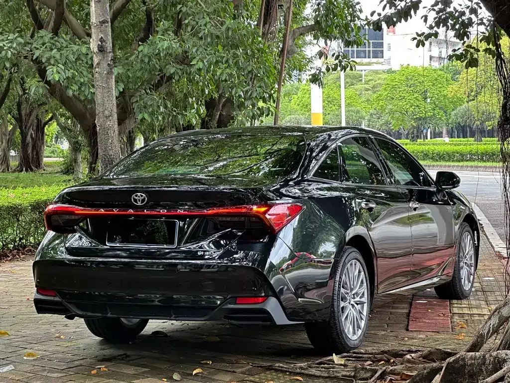 Toyota Avalon — фото 4