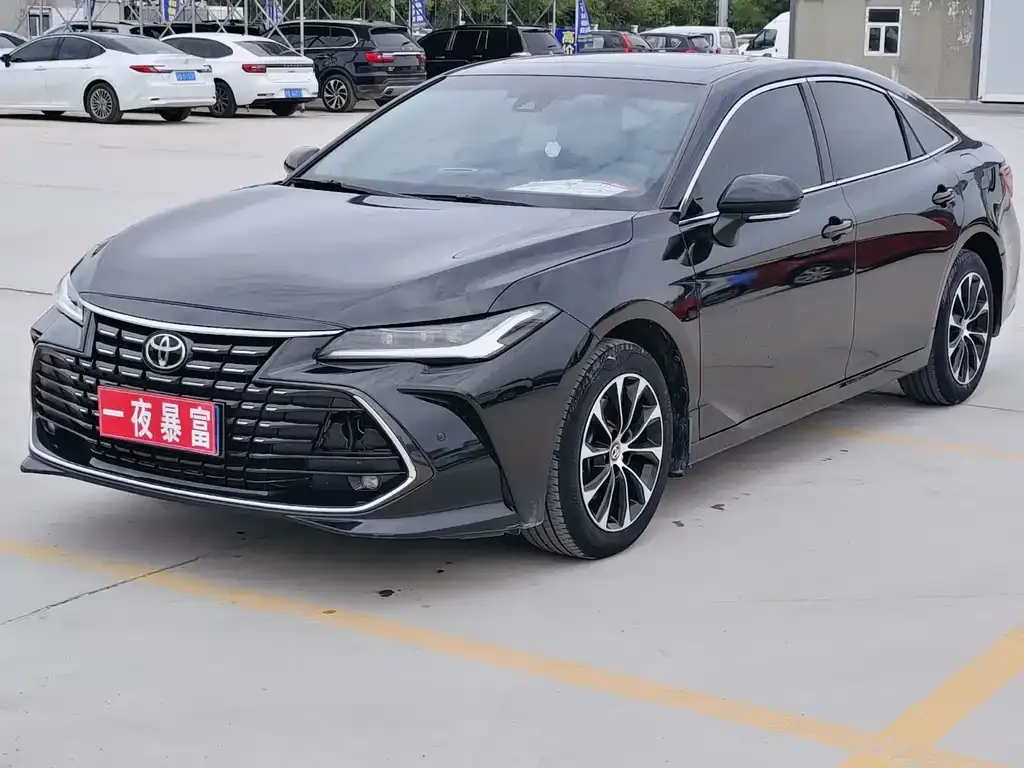 Toyota Avalon — фото 1