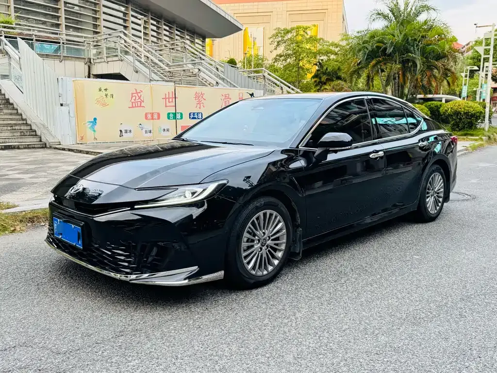 Toyota Camry — фото 8