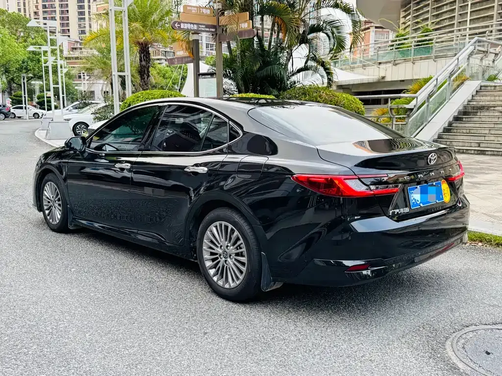 Toyota Camry — фото 9