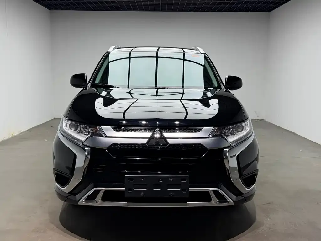 Mitsubishi Outlander — фото 2