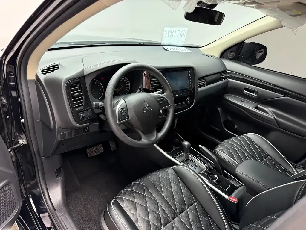 Mitsubishi Outlander — фото 7