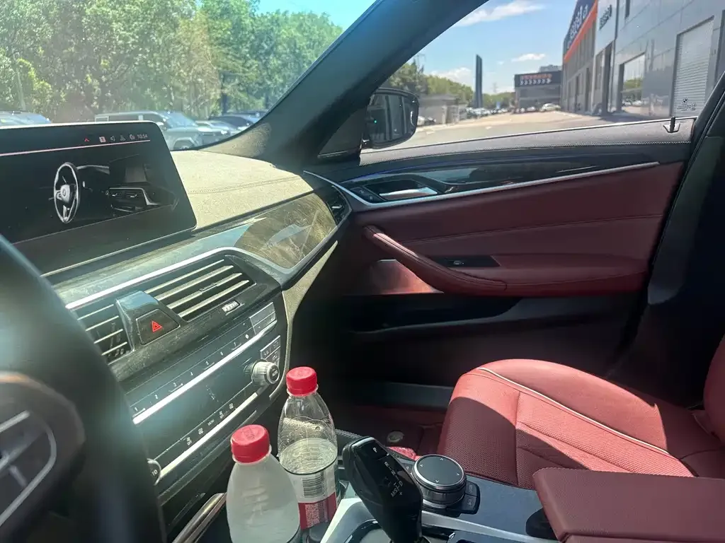 BMW 5 Series 2024 из CN, фото 3