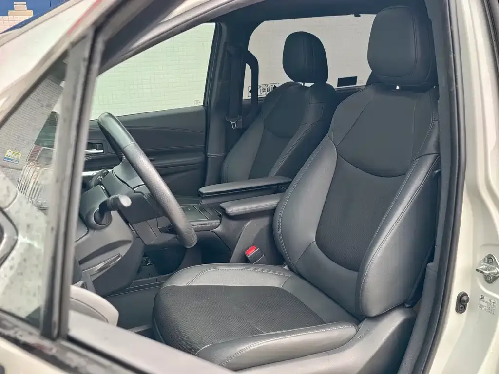 Toyota Sienna — фото 7