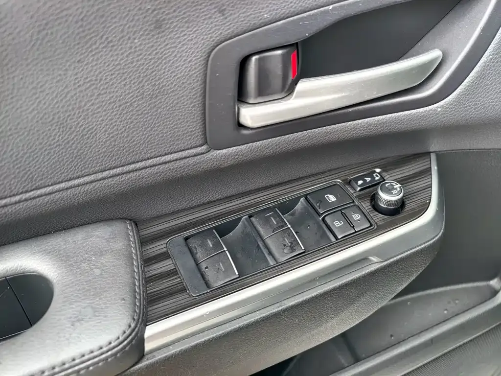 Toyota Sienna — фото 5