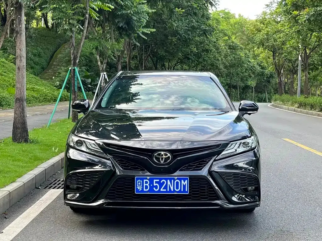 Toyota Camry — фото 7