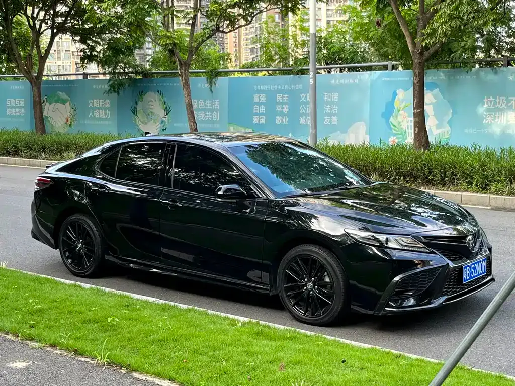 Toyota Camry — фото 5