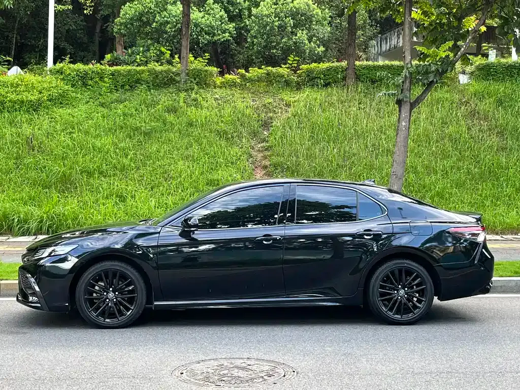 Toyota Camry — фото 6