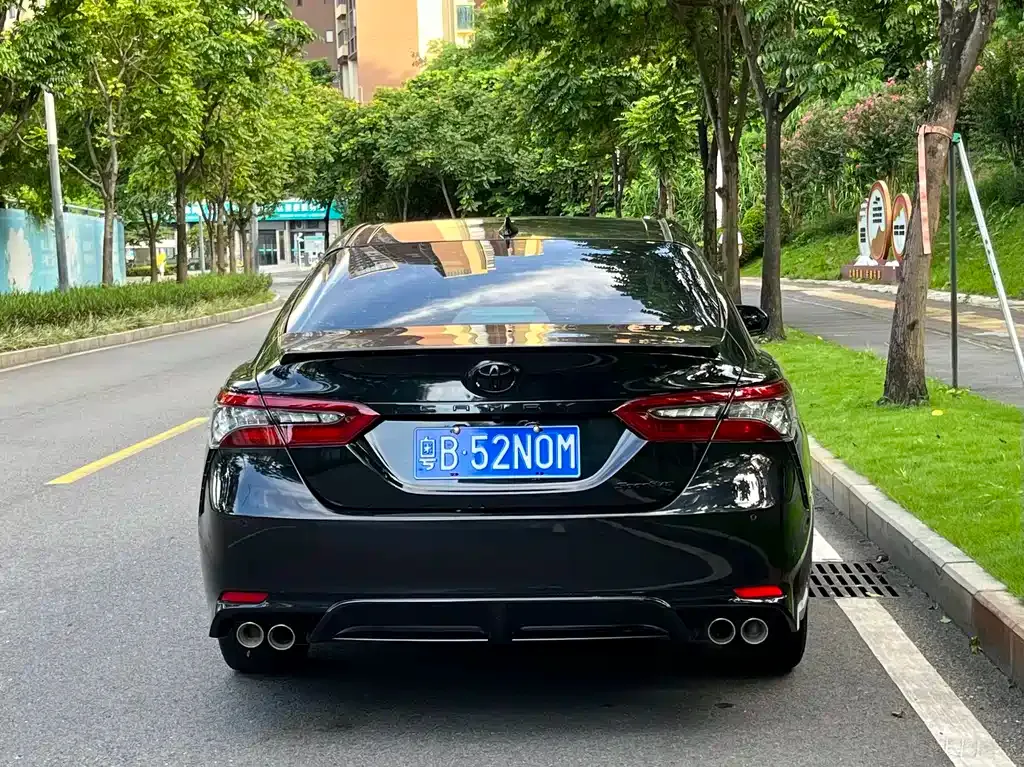 Toyota Camry — фото 9