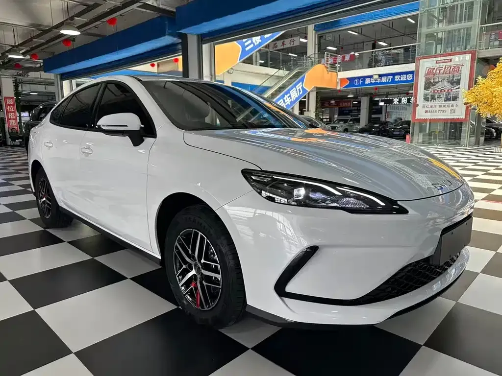 BYD Seal 05 DM-i — фото 10