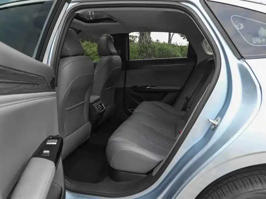 Geely Galaxy L6 — фото 3