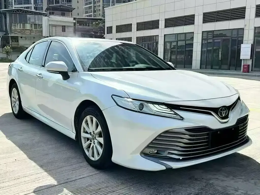 Toyota Camry — фото 9