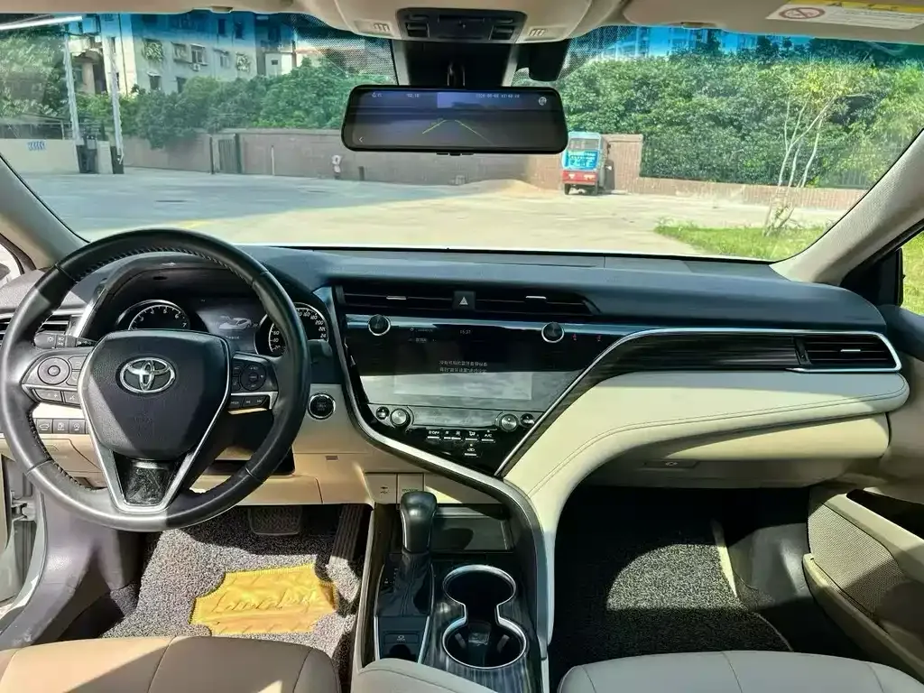 Toyota Camry — фото 6