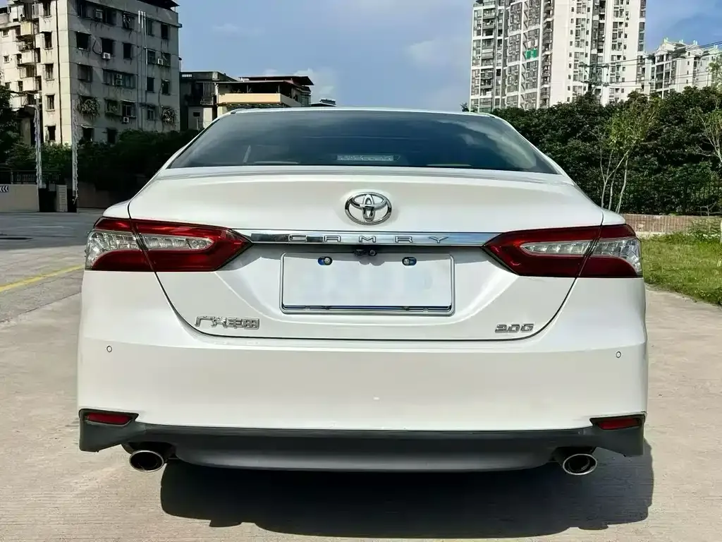 Toyota Camry — фото 3