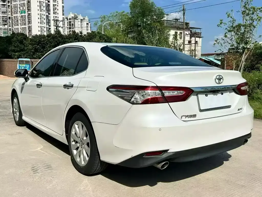 Toyota Camry — фото 8