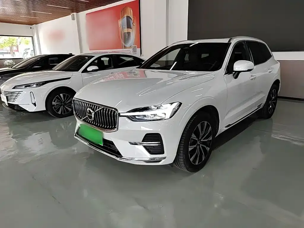 Volvo XC60 — фото 1