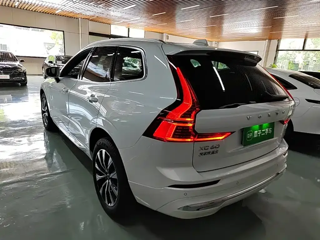 Volvo XC60 — фото 3