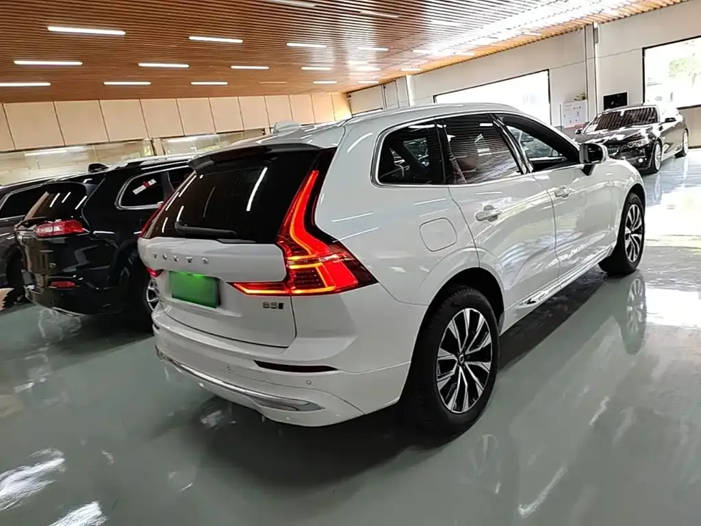 Volvo XC60 — фото 9