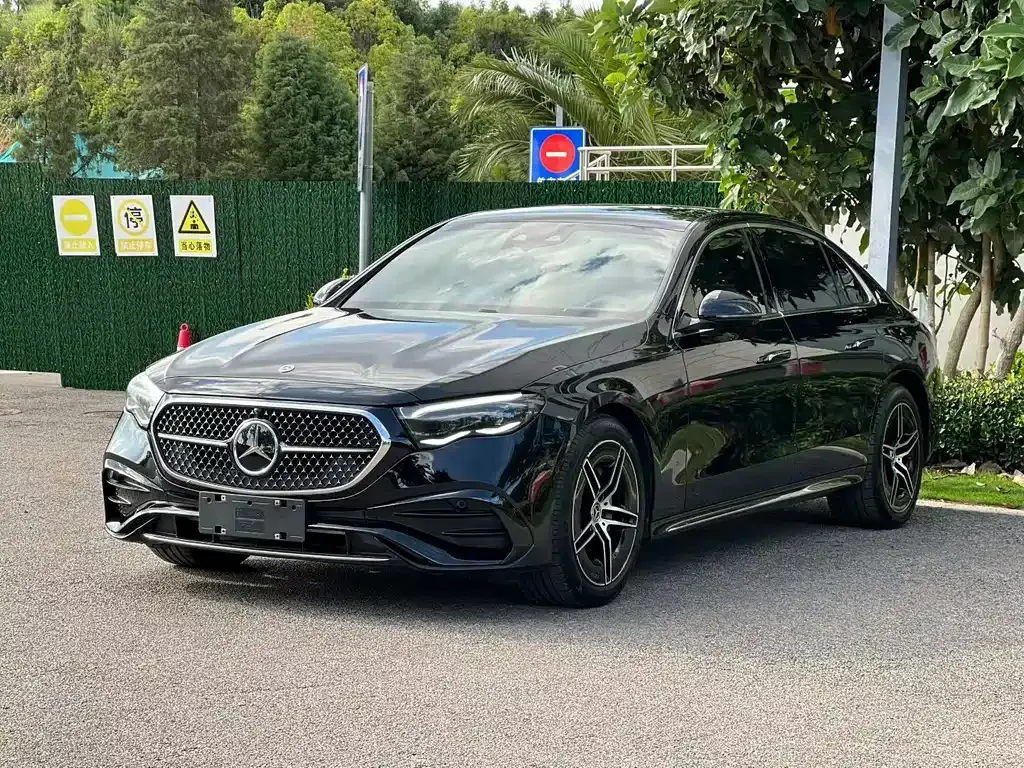 Mercedes-Benz E-Class — фото 1