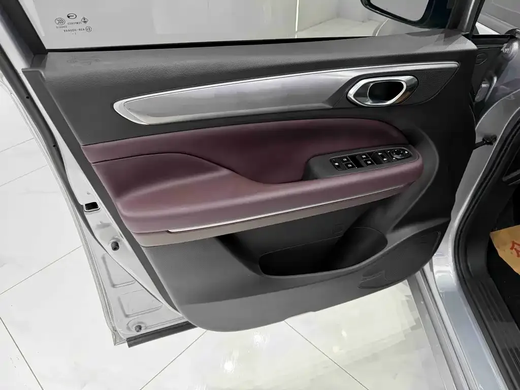 GAC Motor Trumpchi M6 — фото 10