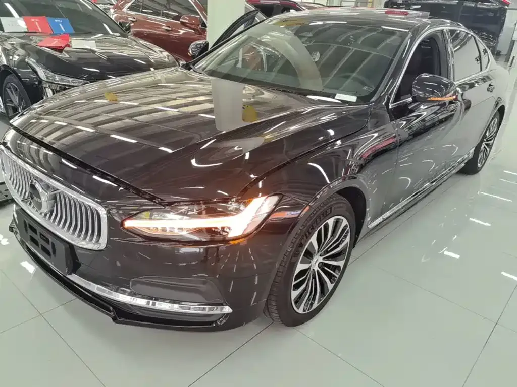 Volvo S90 — фото 1