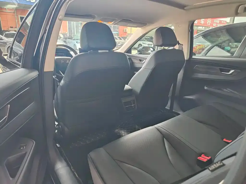 Hongqi E-QM5 — фото 2