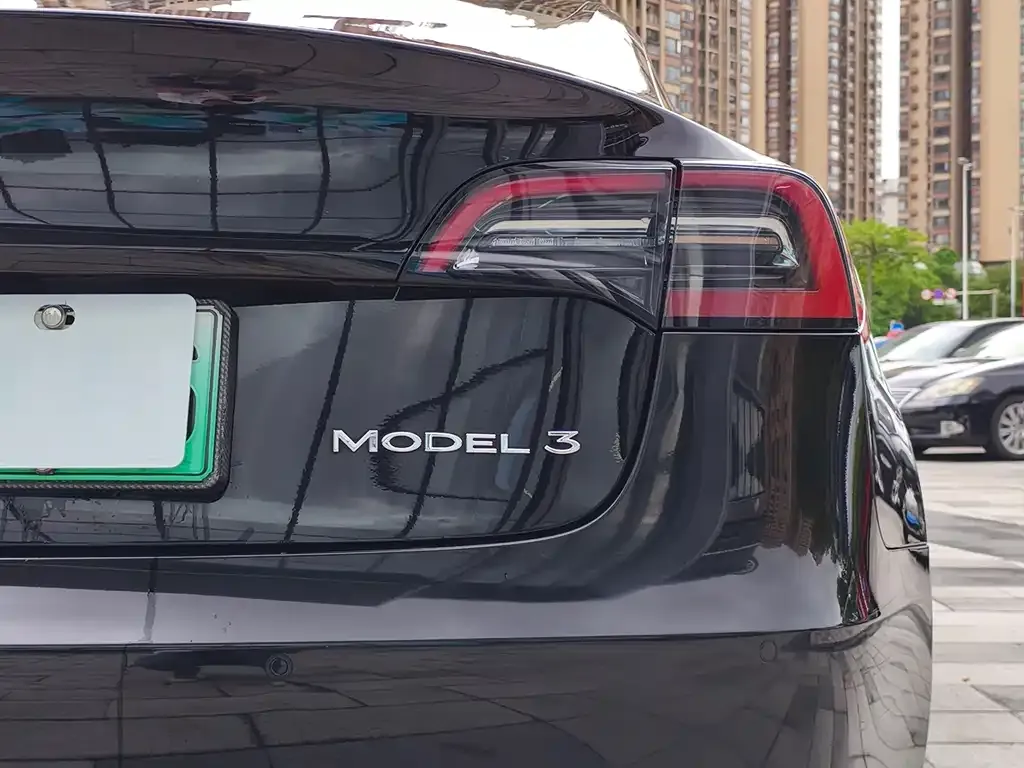 Tesla Model 3 — фото 3