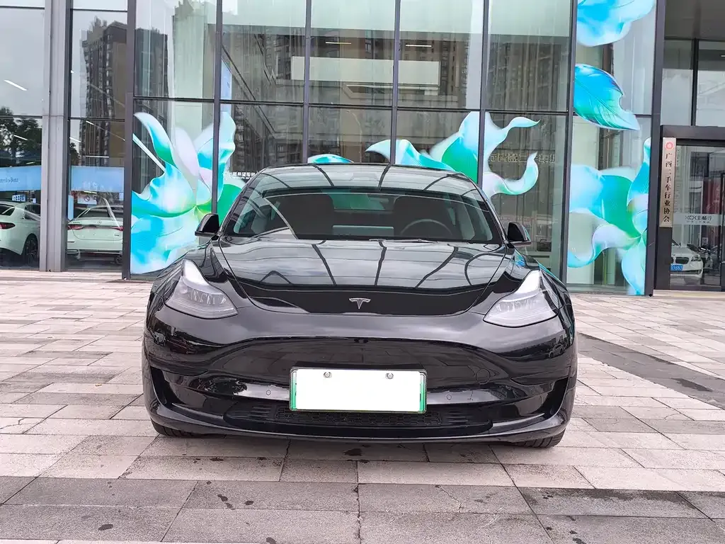Tesla Model 3 — фото 8