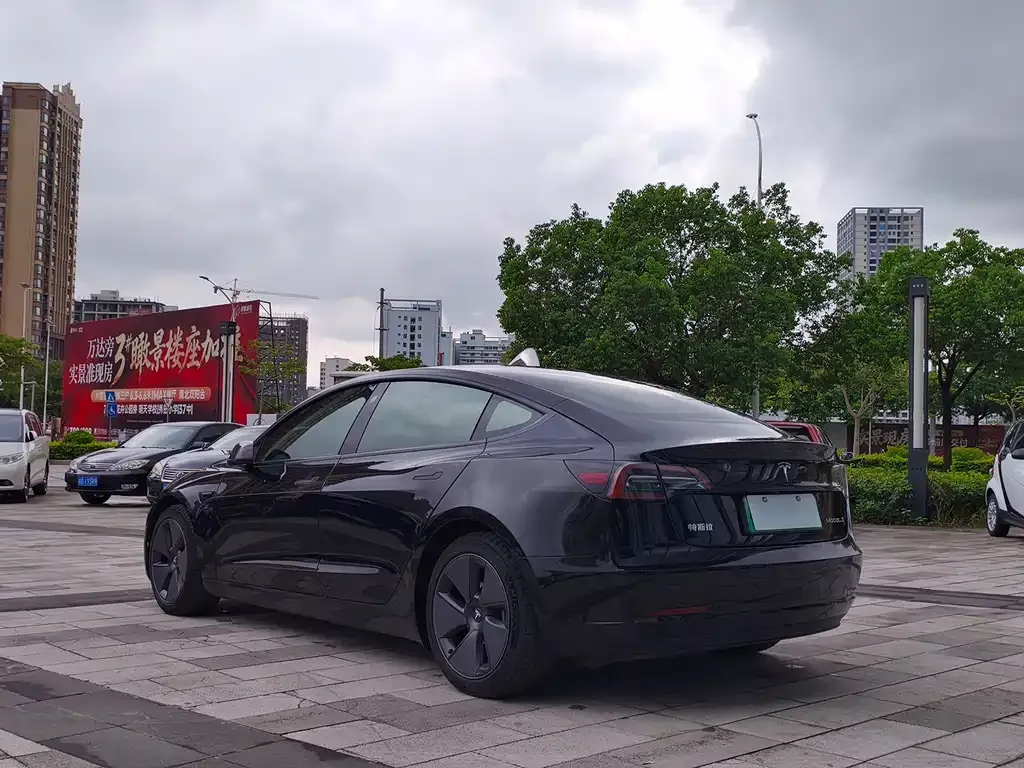 Tesla Model 3 — фото 5