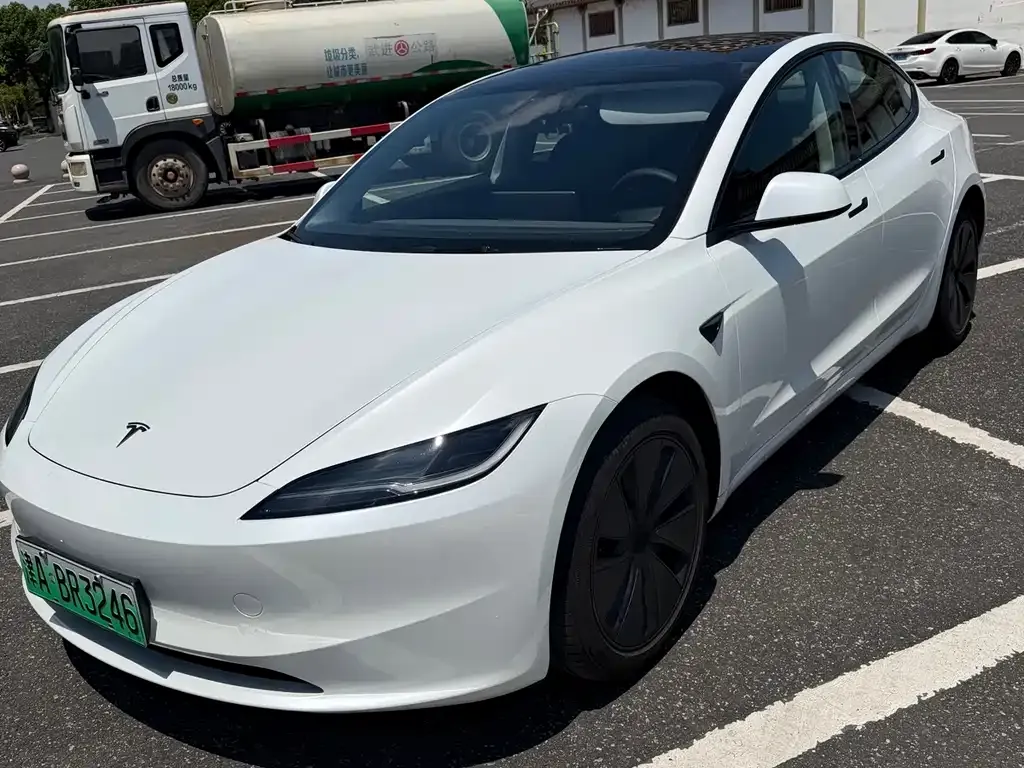Tesla Model 3 — фото 7