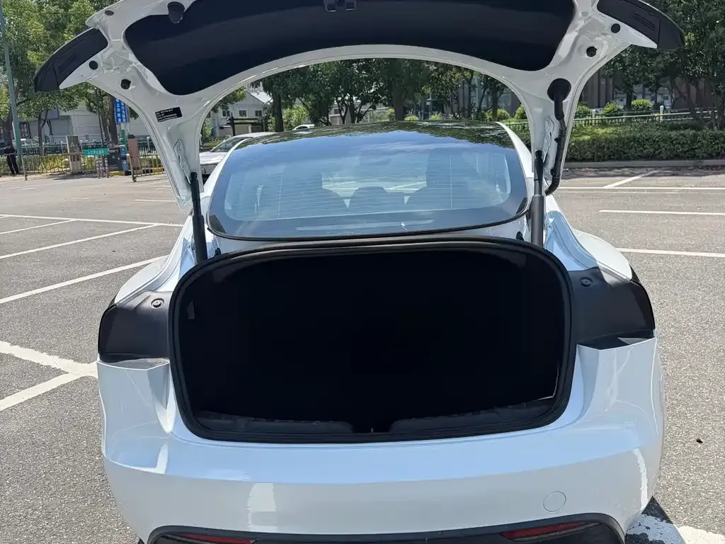 Tesla Model 3 — фото 10