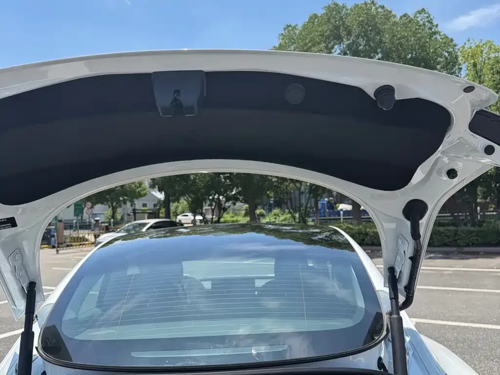 Tesla Model 3 — фото 4