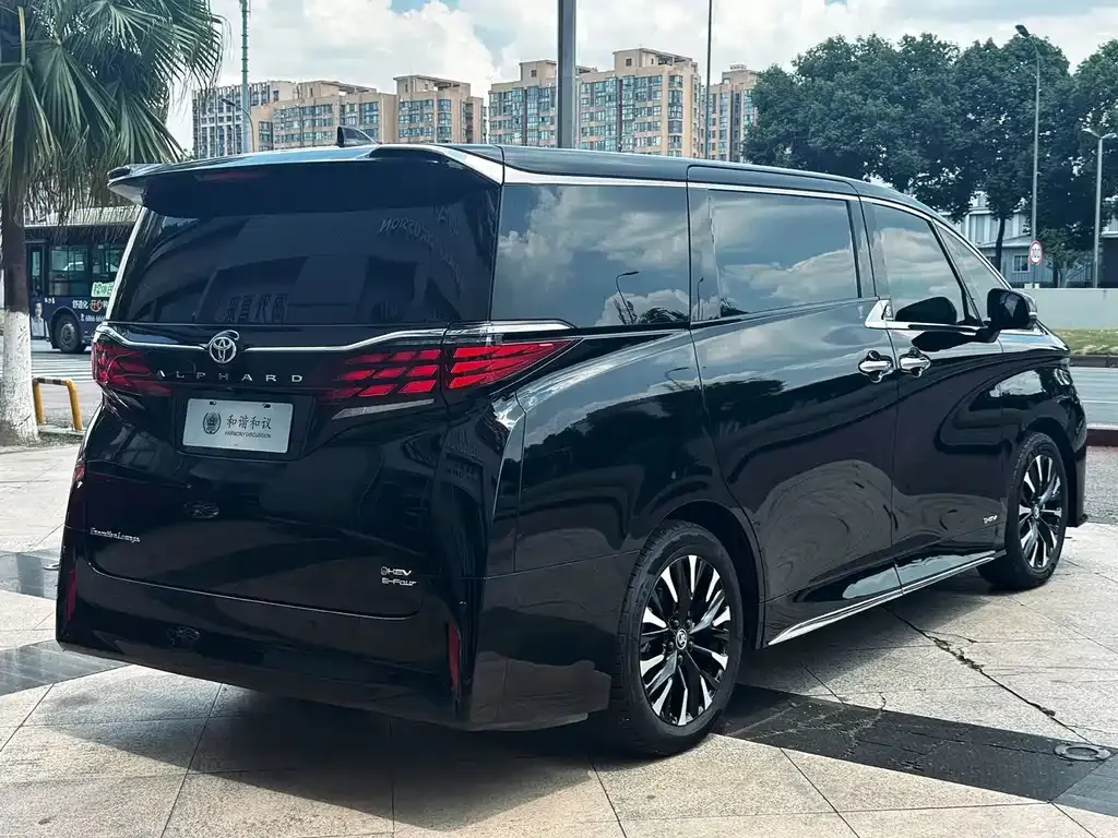 Toyota Alphard — фото 6