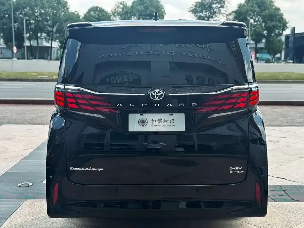 Toyota Alphard — фото 5