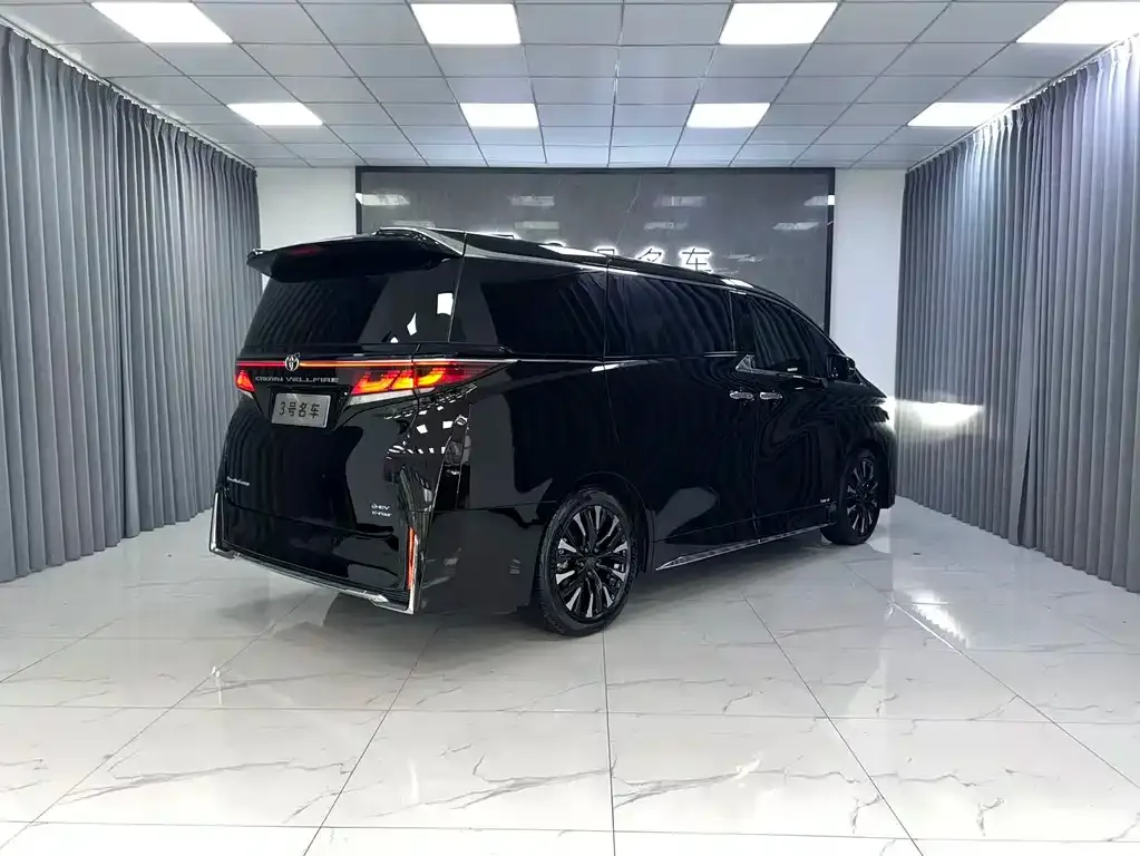 Toyota Vellfire — фото 8
